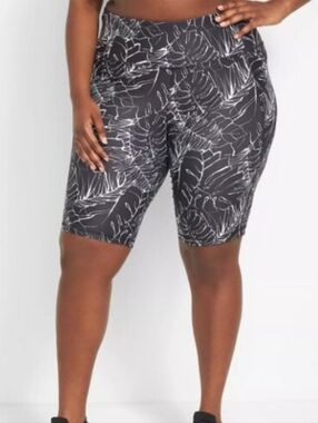 Lane Bryant 22/24 LIVI Active High‎ Rise Wicking Knee Short Bike Short Leaves